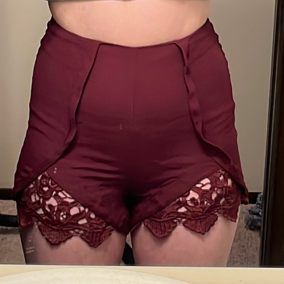 Burgundy lace soft shorts - Picture 5 of 5